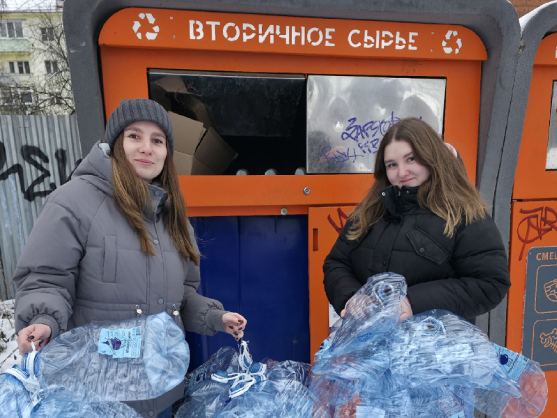 Не выбросить, а переработать: в вологодском Роскадастре сдали накопившийся пластик.