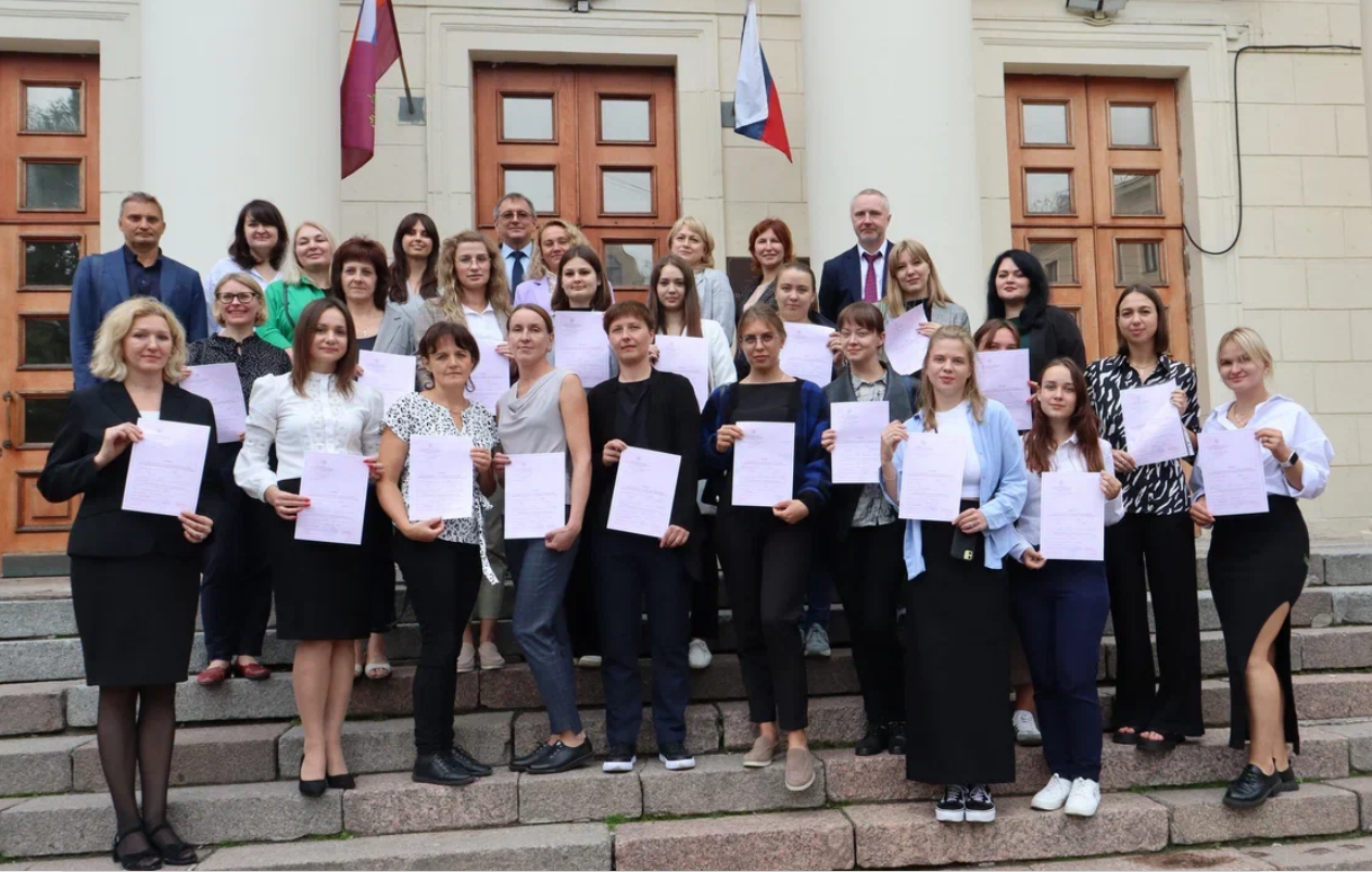 Специалисты Вологодского Росреестра успешно сдали экзамен на государственного регистратора прав.